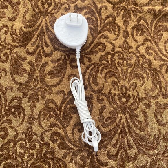 Lot of 2 Leapfrog Power Cords - Round 9VDC 700mA 6.3 VA Rectangle 5V 1500 mA AD - Picture 4 of 10